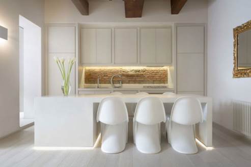 white kitchen design by Carola Vannini 