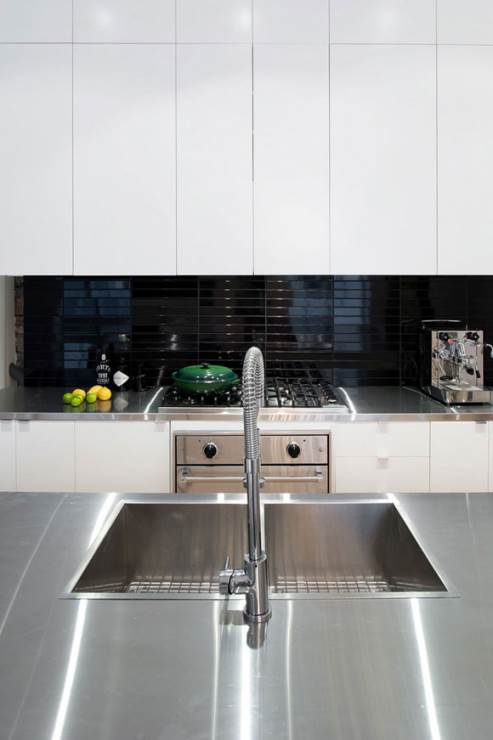 lovely black kitchen tiles