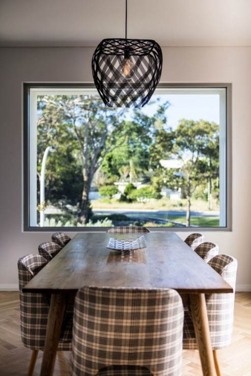 lovely pendant lamp above dining table