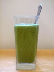 green_smoothie_glass