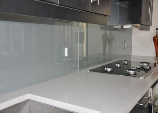 glass-backsplash-kitchen