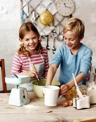 Family Time in the Kitchen: Using Meal Times as a Relationship Builder